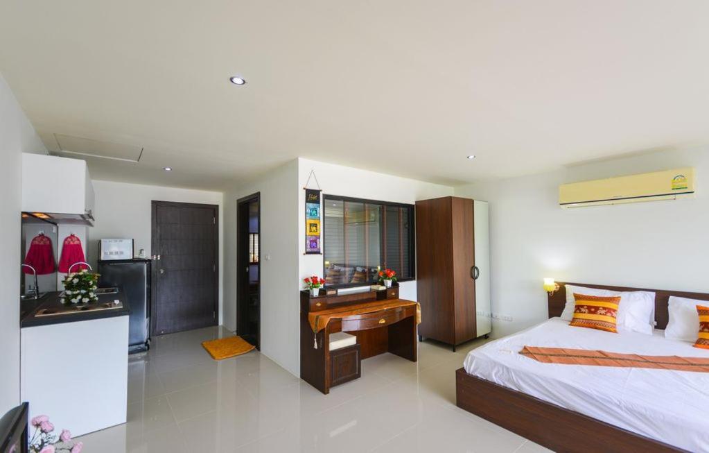 Phuketbnbdotcom, Poolmountainveiws, Large Balcony Lägenhet *