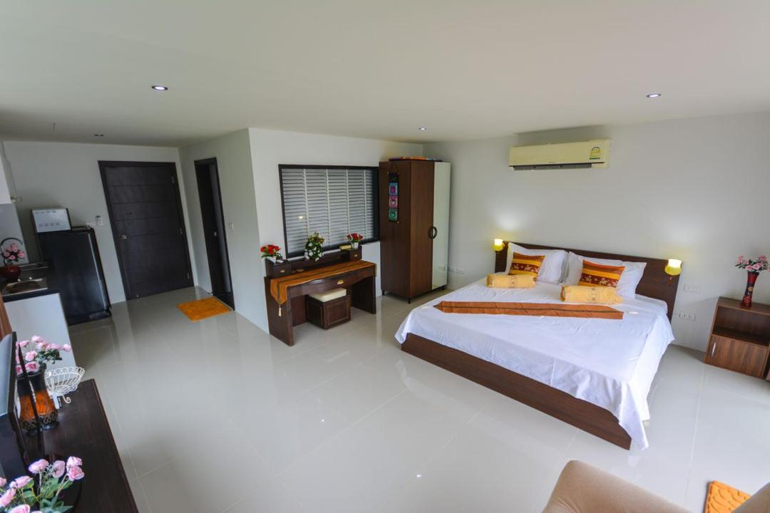 Apartamento Phuketbnbdotcom, Poolmountainveiws, Large Balcony *