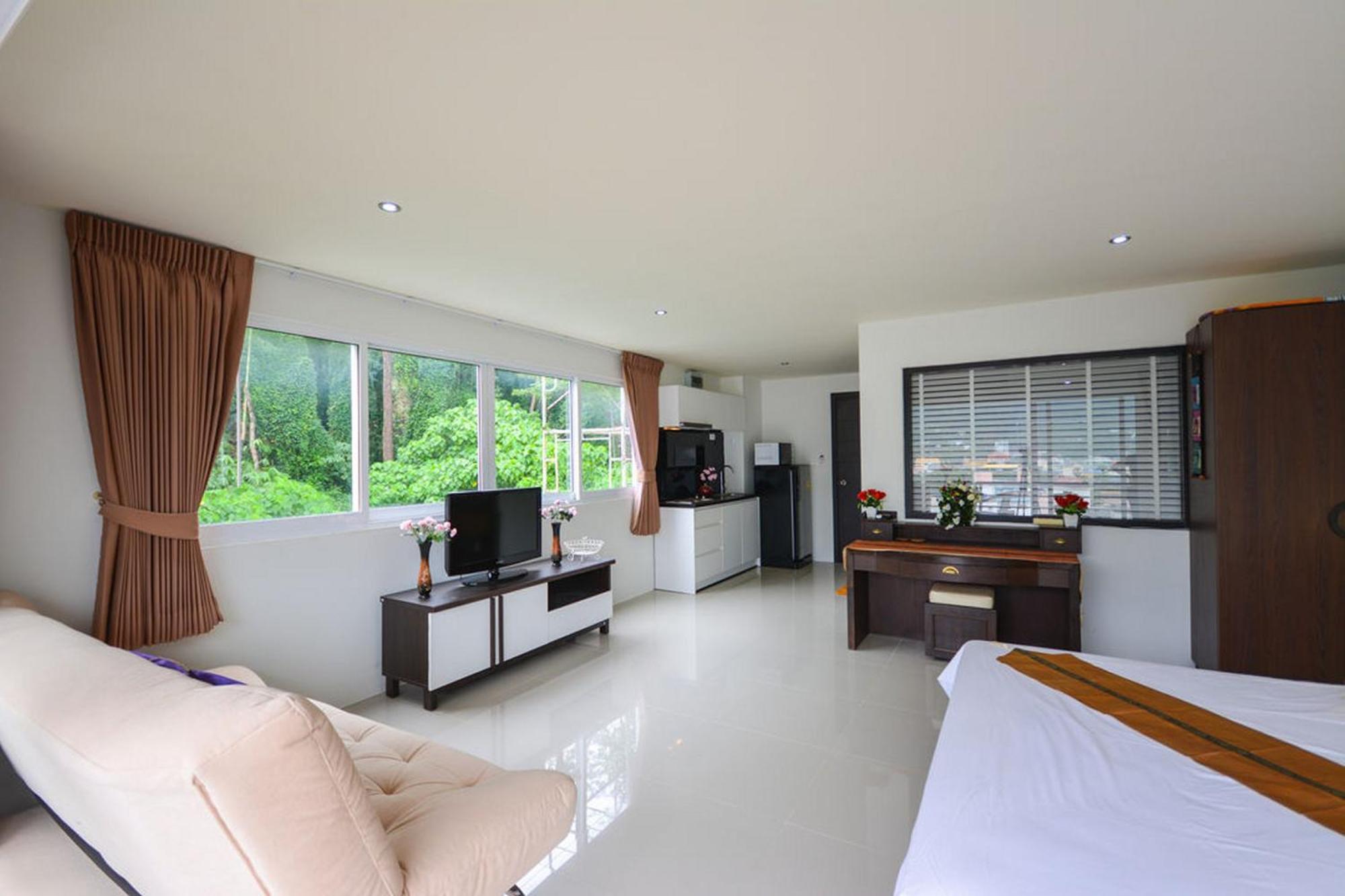 Lägenhet Phuketbnbdotcom, Poolmountainveiws, Large Balcony *